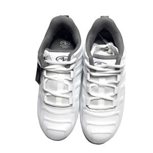 Youth football cleats